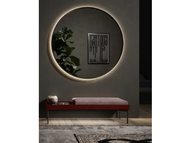 Specchio Astrid con cornice in laccato ossidato retroilluminata di Novamobili