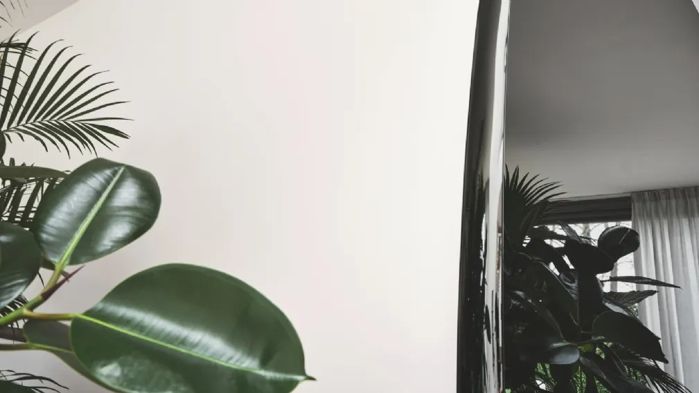 Specchio con cornice in vetro Colette di Calligaris