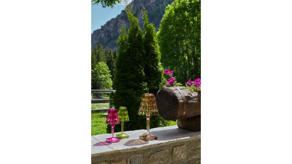 Lampada ricaricabile Big Battery Outdoor in plexiglas di Kartell