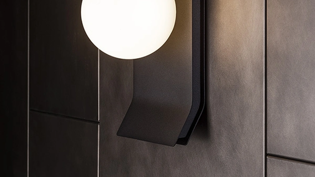 Lampada LED ricaricabile da parete Brand in metallo di Ronda Design