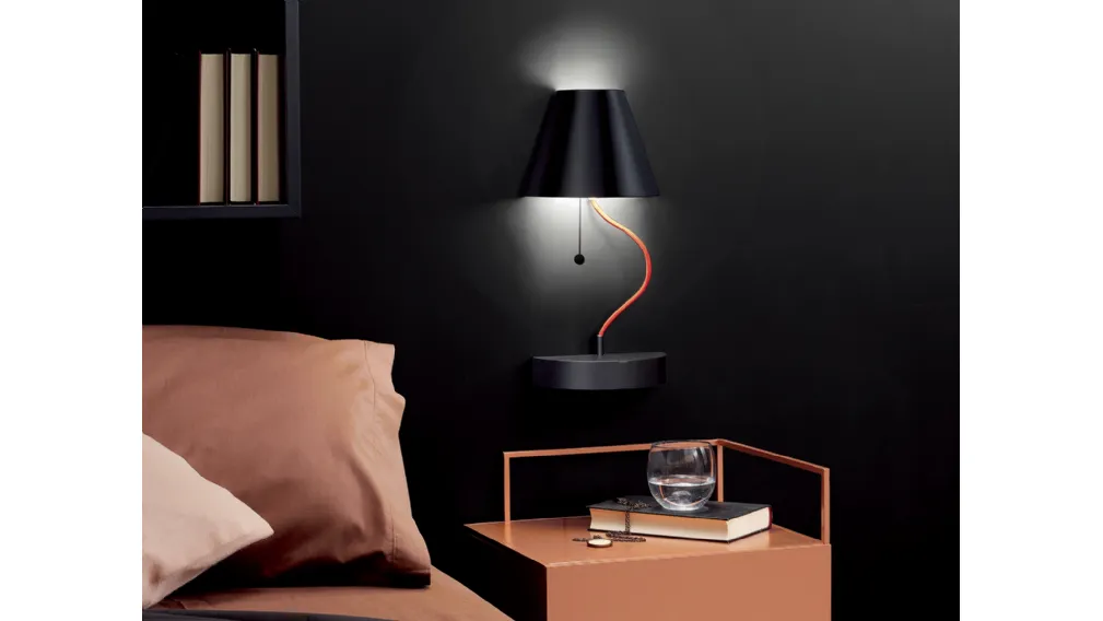 Lampada magnetica da parete liberamente posizionabile Lapilla in metallo di Ronda Design