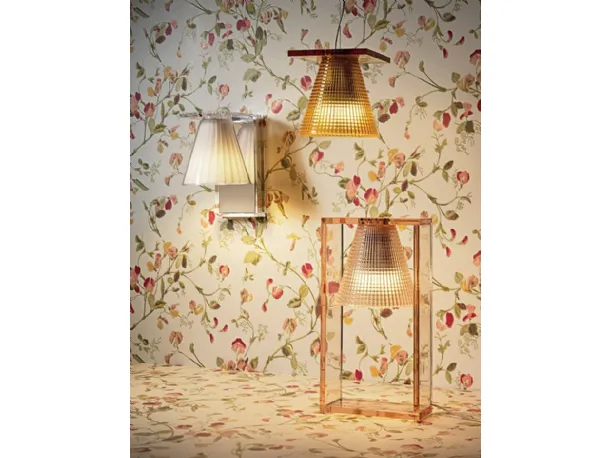Lampada Light Air da tavolo e nella versione a parete e sospesa di Kartell