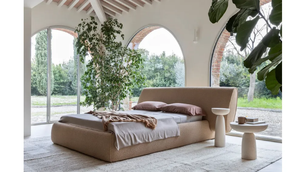 Letto matrimoniale imbottito scultoreo Rio di Mogg