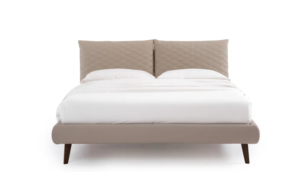 Letto con testiera trapuntata So Regular di Noctis