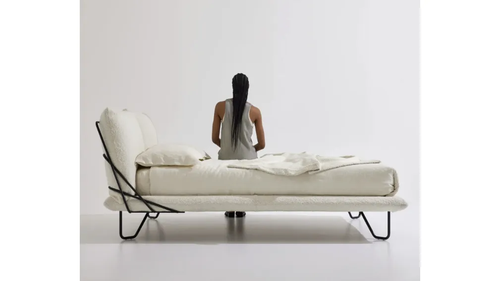 Letto in tessuto con testiera Zenit di Alto