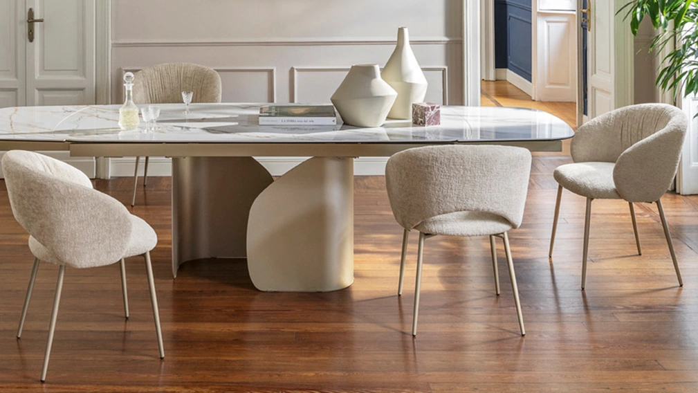 Sedia Anime in tessuto imbottito con gambe in metallo di Calligaris