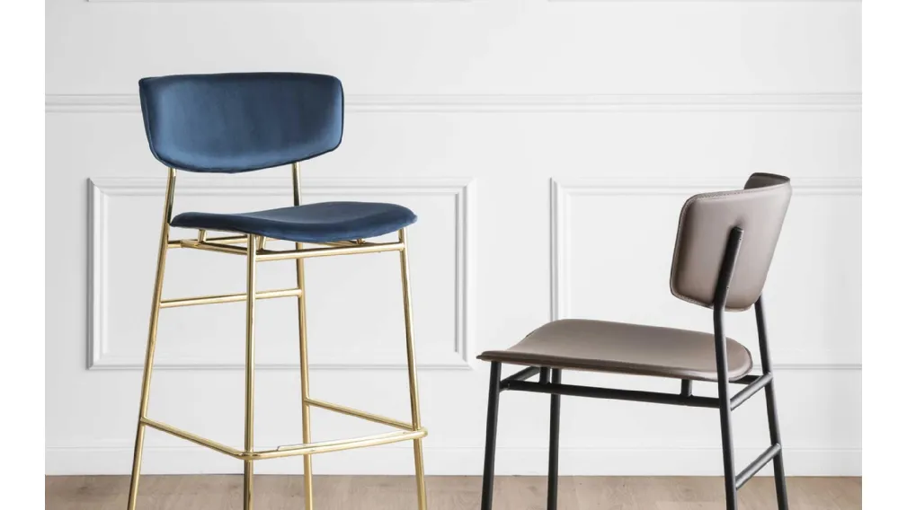 Sgabello con struttura in metallo e seduta in tessuto o ecopelle Fifties di Calligaris