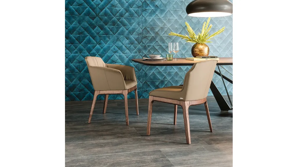 Sedia Musa in pelle con base in legno di Cattelan Italia
