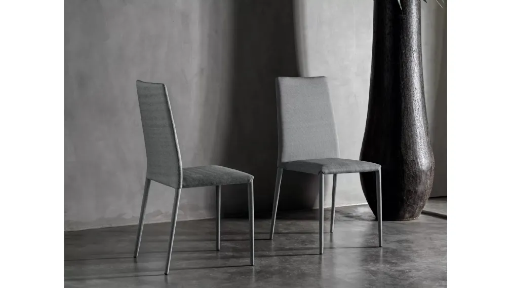 Sedia Malik con schienale ergonomico rivestita in tessuto di Bontempi