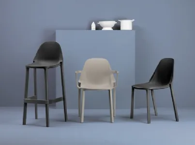 Sedia e sgabello in plastica Più Scab Design
