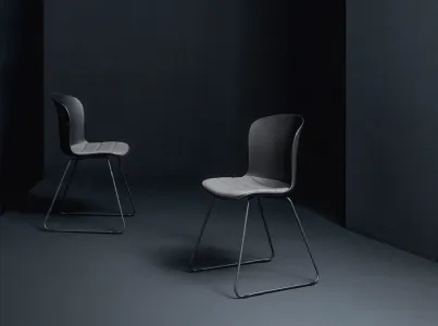 Sedia Tokyo di Devina Nais