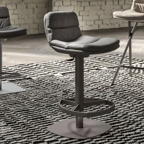 Sgabello imbottito Marlon di Ozzio