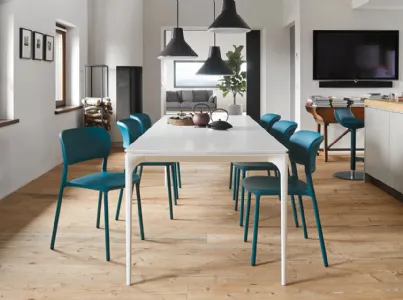 Sedia in poliuretano con struttura in metallo verniciato Sneak di Calligaris