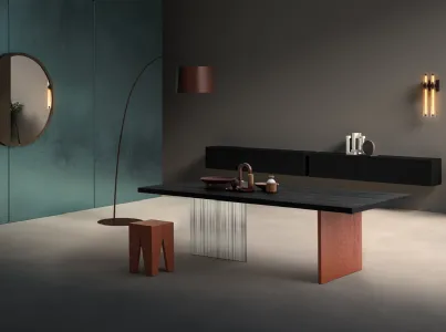Tavolo Alabama in Rovere massello con una gamba in legno e una in vetro Devina Nais