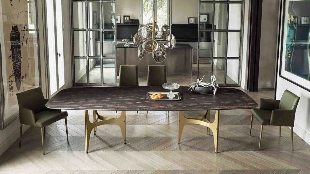 Tavolo Universe XXL con top in SuperMarmo e base in acciaio laccato di Bontempi