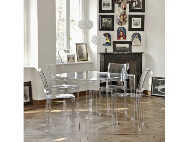Tavolo Invisible in plexiglas trasparente di Kartell
