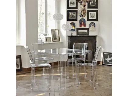 Tavolo Invisible in plexiglas trasparente di Kartell