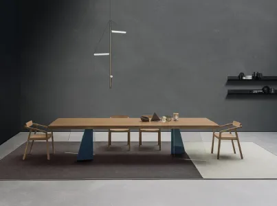 Tavolo M3 in legno massello di Rovere con base in ferro e vetro Devina Nais