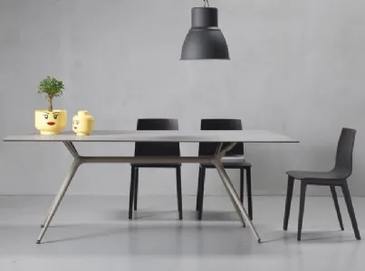 Tavolo moderno e lineare in acciaio con top in laminato Metropolis XL di Scab Design