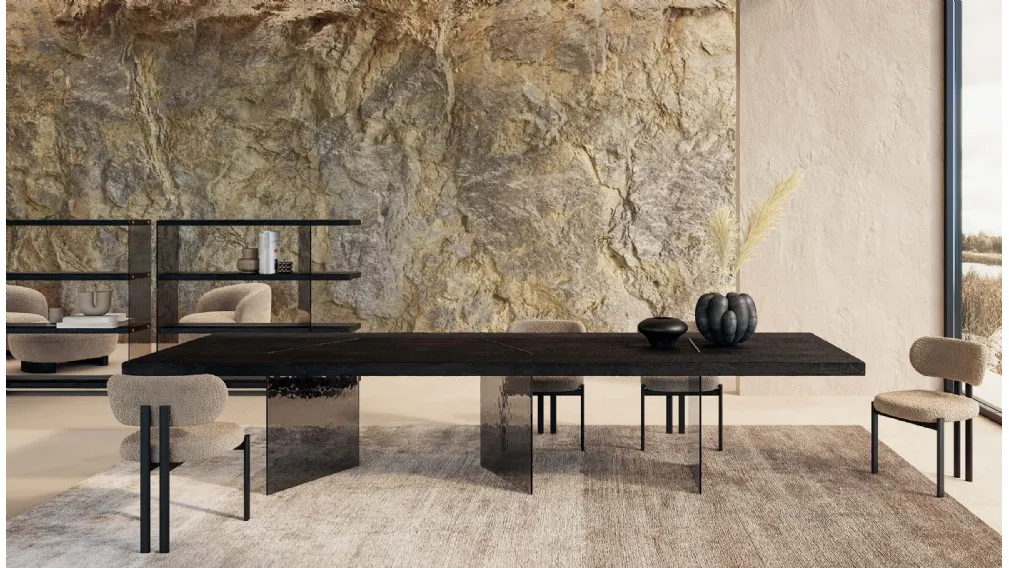 Tavolo Harvest Murano con top in frassino nero e base in vetro di Nature Design