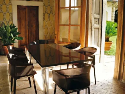 Tavolo Top Top con piano in vetro e base in plexiglas di Kartell
