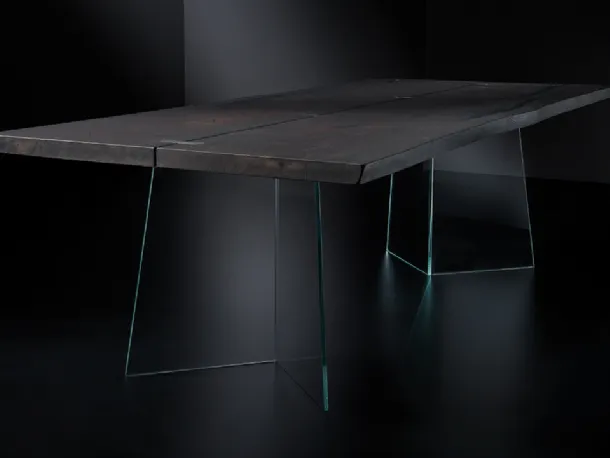 Tavolo Vero V Glass con top in legno massello e base in vetro extra chiaro di Arte Brotto