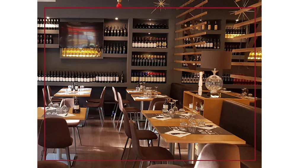 CONTRACT TARANTO ARREDAMENTO BAR RISTORANTE BRACERIA TAVOLI SEDIE BOTTIGLIE