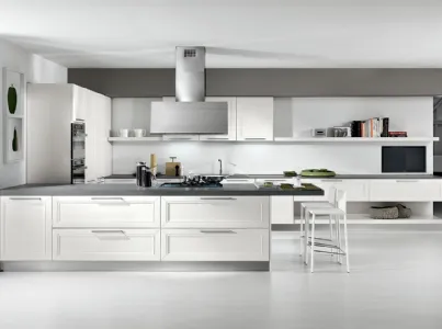 Cucina Classica Itaca angolare a ferro di cavallo in legno massello di Frassino laccato Bianco a poro aperto di Arredo3