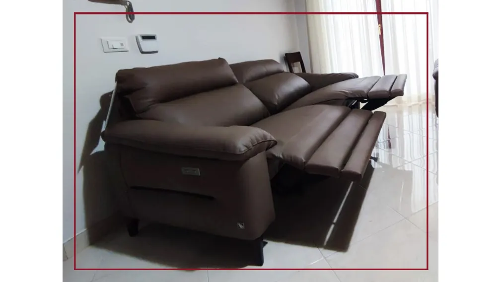 Per un maggiore #RELAX, è sempre meglio scegliere le sedute con movimentazione elettrica. ​​​​​​​E' quello che hanno scelto i nostri clienti per il divano e poltrona modello #OLIVER in pelle. CASARREDO caiazzo taranto saldi outlet san giorgio ionico arred