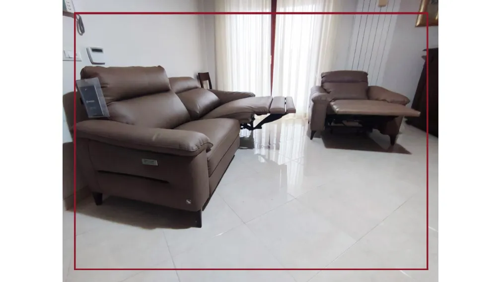 Per un maggiore #RELAX, è sempre meglio scegliere le sedute con movimentazione elettrica. ​​​​​​​E' quello che hanno scelto i nostri clienti per il divano e poltrona modello #OLIVER in pelle. CASARREDO caiazzo taranto saldi outlet san giorgio ionico arred