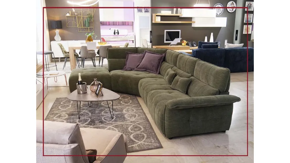 Borg, un modello diventato iconico per la sua contemporaneità, che lo pone al centro dell’idea stessa di living moderno. Si fonda infatti sull’equilibrio perfetto tra forma e funzionalità, eleganza e praticità. Il comfort è il suo punto di forza, enfatizz