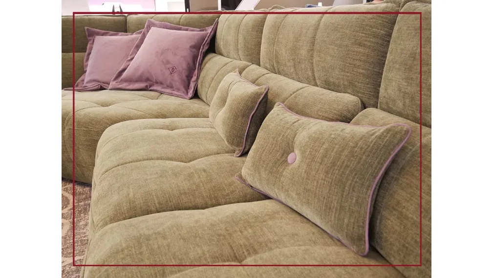 Borg, un modello diventato iconico per la sua contemporaneità, che lo pone al centro dell’idea stessa di living moderno. Si fonda infatti sull’equilibrio perfetto tra forma e funzionalità, eleganza e praticità. Il comfort è il suo punto di forza, enfatizz