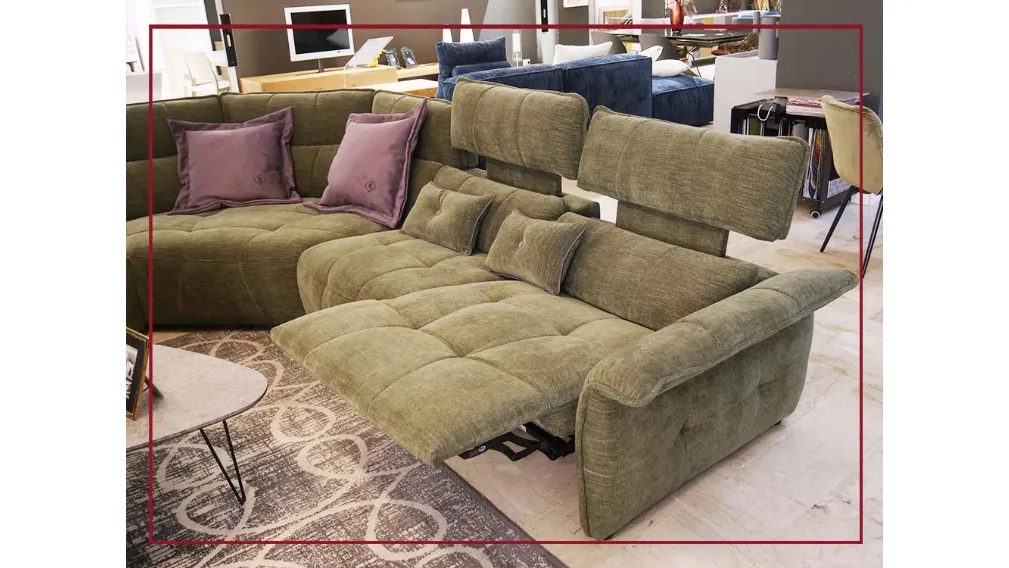 Borg, un modello diventato iconico per la sua contemporaneità, che lo pone al centro dell’idea stessa di living moderno. Si fonda infatti sull’equilibrio perfetto tra forma e funzionalità, eleganza e praticità. Il comfort è il suo punto di forza, enfatizz