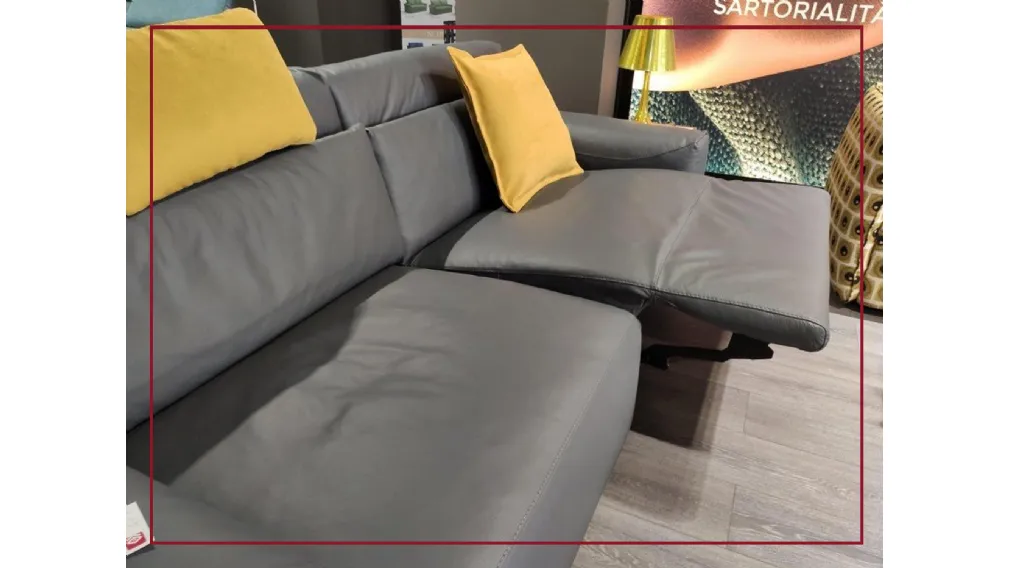 Egoitaliano CYPRIENNE: scheda informativa del prodotto CYPRIENNE di Egoitaliano è il divano relax all'italiana ideale per i piccoli spazi. Compatto nelle dimensioni, è dotato di un innovativo sistema di sedute scorrevoli che, una volta azionato, aumenta l