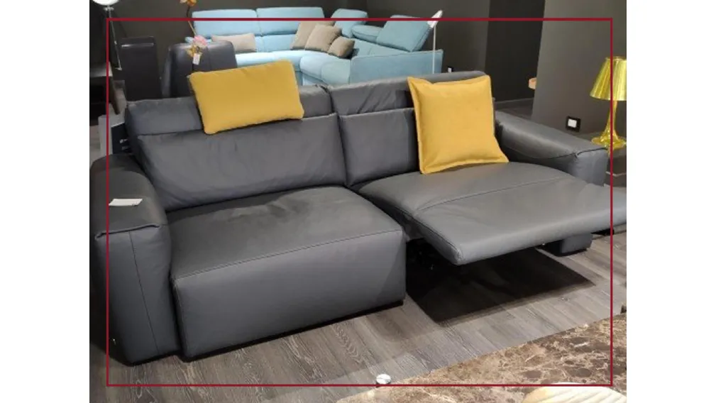 Egoitaliano CYPRIENNE: scheda informativa del prodotto CYPRIENNE di Egoitaliano è il divano relax all'italiana ideale per i piccoli spazi. Compatto nelle dimensioni, è dotato di un innovativo sistema di sedute scorrevoli che, una volta azionato, aumenta l