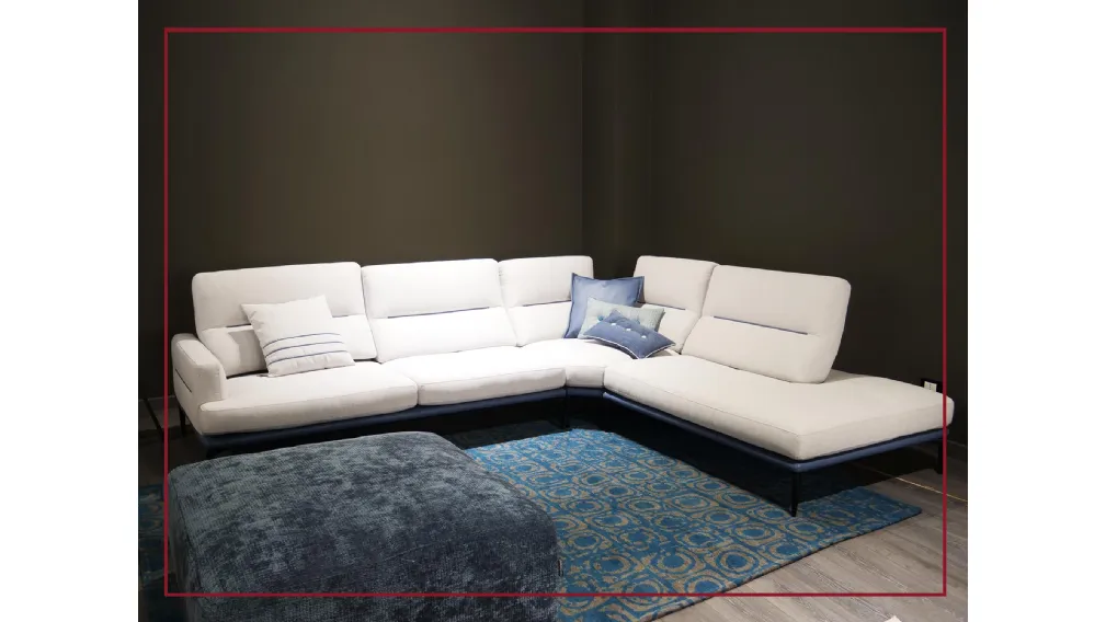Tra le altre soluzioni per il living Egoitaliano ecco Feng, divano dalle linee minimali dotato di schienali basculanti che aumentano la profondità delle sedute, se azionati, fornendo il massimo comfort e un relax personalizzato.