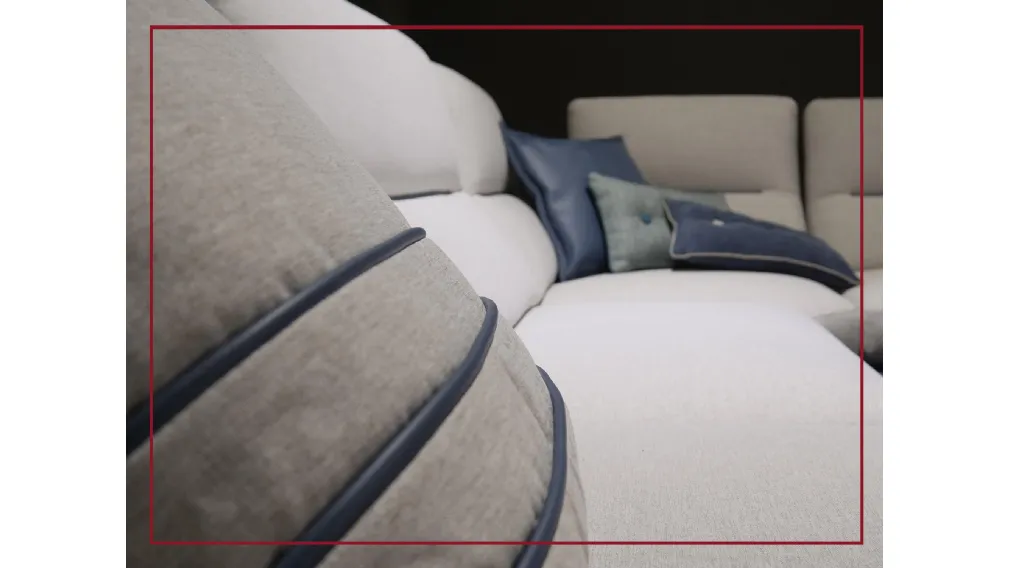 Tra le altre soluzioni per il living Egoitaliano ecco Feng, divano dalle linee minimali dotato di schienali basculanti che aumentano la profondità delle sedute, se azionati, fornendo il massimo comfort e un relax personalizzato.