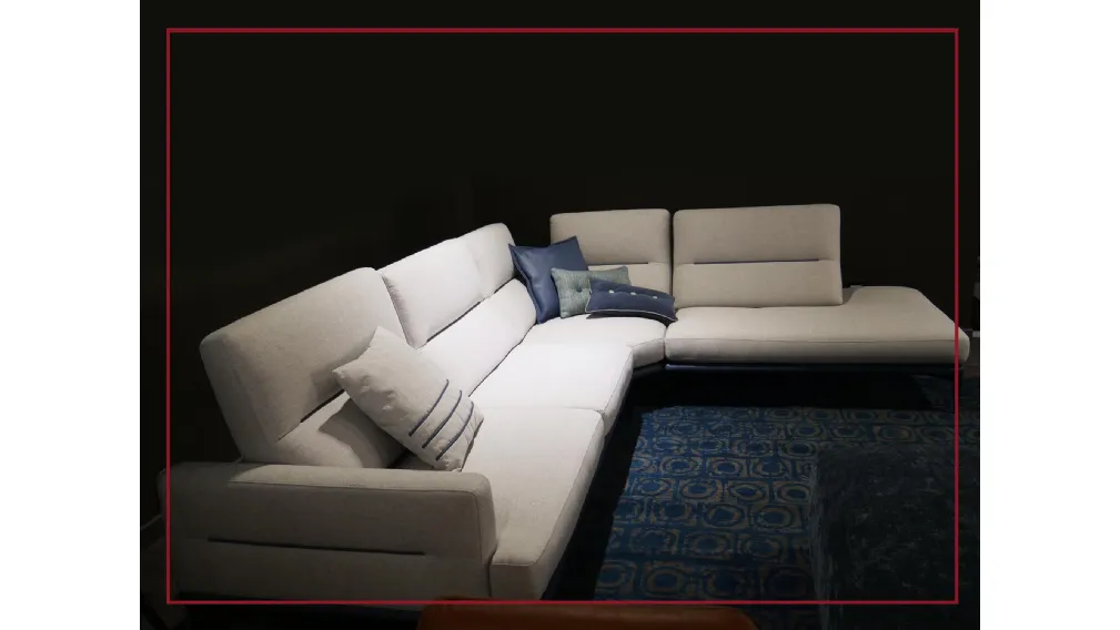 Tra le altre soluzioni per il living Egoitaliano ecco Feng, divano dalle linee minimali dotato di schienali basculanti che aumentano la profondità delle sedute, se azionati, fornendo il massimo comfort e un relax personalizzato.