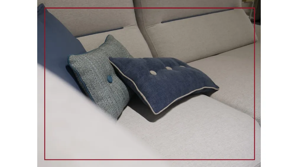Tra le altre soluzioni per il living Egoitaliano ecco Feng, divano dalle linee minimali dotato di schienali basculanti che aumentano la profondità delle sedute, se azionati, fornendo il massimo comfort e un relax personalizzato.