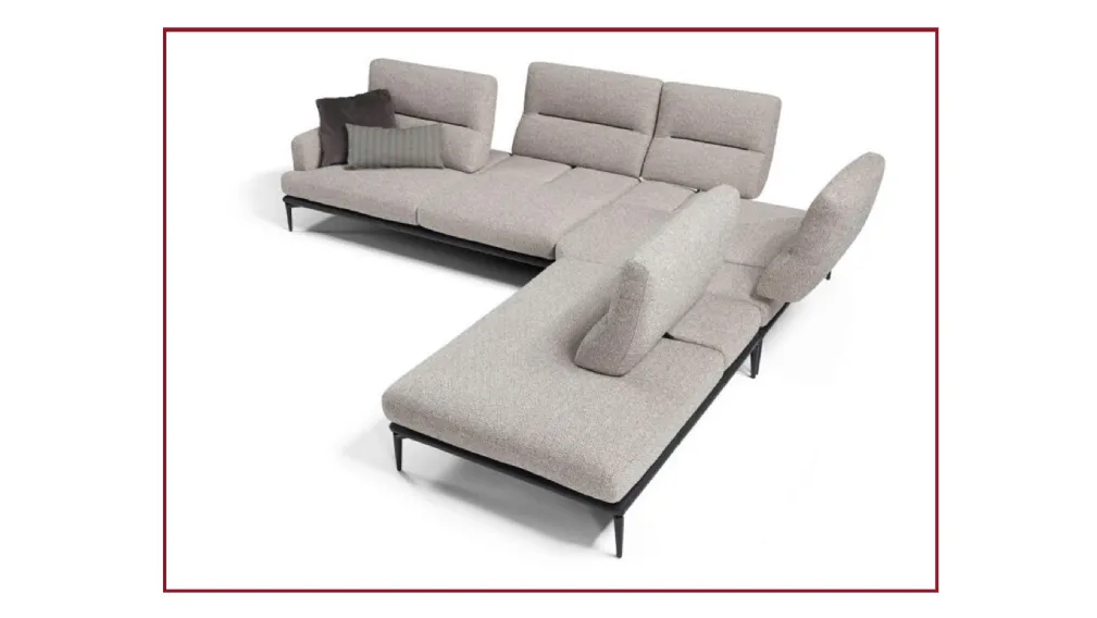 Tra le altre soluzioni per il living Egoitaliano ecco Feng, divano dalle linee minimali dotato di schienali basculanti che aumentano la profondità delle sedute, se azionati, fornendo il massimo comfort e un relax personalizzato.
