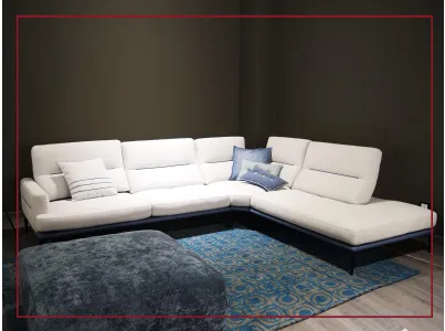 Tra le altre soluzioni per il living Egoitaliano ecco Feng, divano dalle linee minimali dotato di schienali basculanti che aumentano la profondità delle sedute, se azionati, fornendo il massimo comfort e un relax personalizzato.