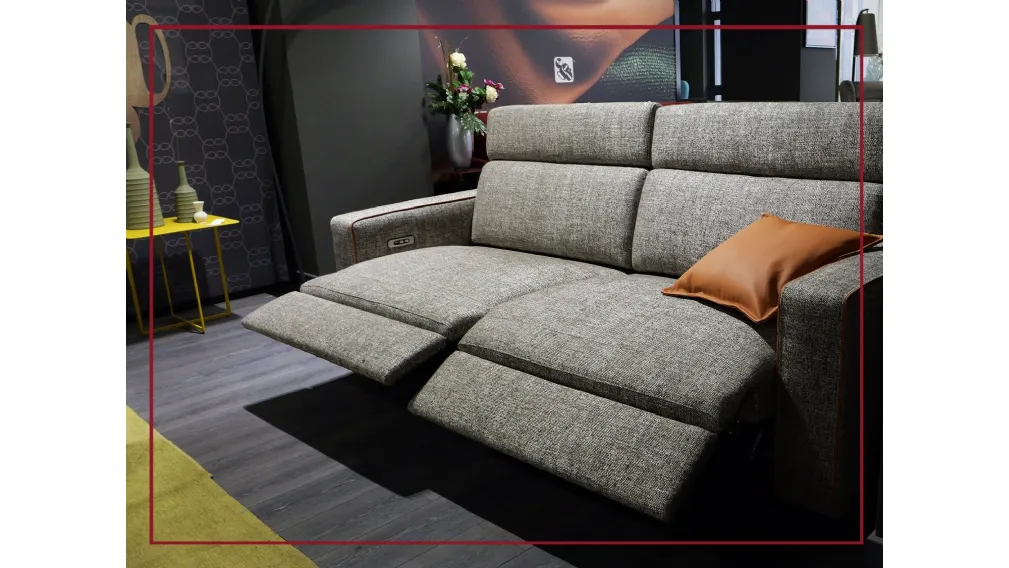 Divano con due sedute relax modello kuby di egoitaliano in tessuto a prezzi bassi black friday casarredo caiazzo saldi san giorgio ionico salotti divani outlet taranto arredamento interni salottificio made in italy