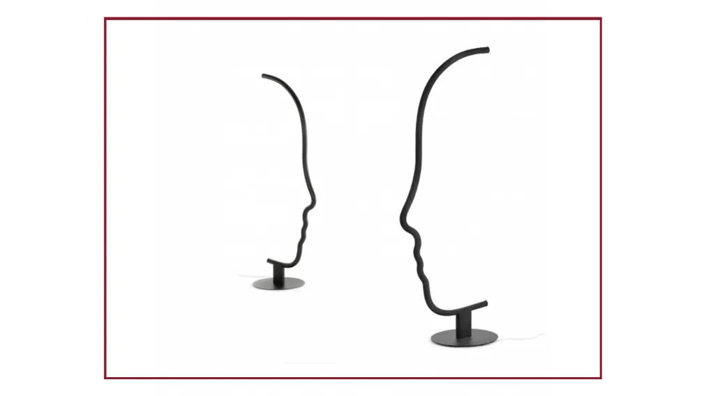 Design  GREGORIO FACCO, 2020 Lampada da terra con struttura in legno massello verniciato nero completa di base in metallo. Forma ben riconoscibile dal forte segno grafico come una scultura vuole essere una micro-installazione domestica, mantenendo le qual