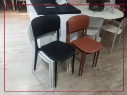 SEDIE IN POLIPROPILENE SENZA BRACCIOLI