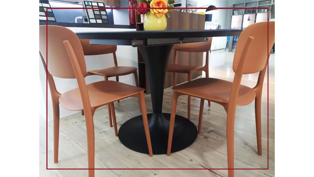 Scheda informativa del prodotto Dai caffè viennesi di metà ottocento alla quotidianità della nostra casa. LIBERTY proietta la più famose linee Thonet nel presente, ridisegnandole con una spirito contemporaneo che fa della sedia un oggetto dal design evoca