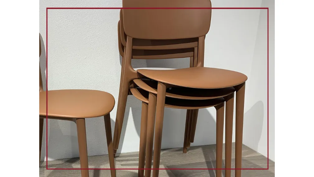 Scheda informativa del prodotto Dai caffè viennesi di metà ottocento alla quotidianità della nostra casa. LIBERTY proietta la più famose linee Thonet nel presente, ridisegnandole con una spirito contemporaneo che fa della sedia un oggetto dal design evoca