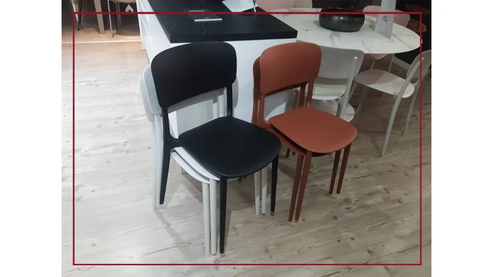 Scheda informativa del prodotto Dai caffè viennesi di metà ottocento alla quotidianità della nostra casa. LIBERTY proietta la più famose linee Thonet nel presente, ridisegnandole con una spirito contemporaneo che fa della sedia un oggetto dal design evoca