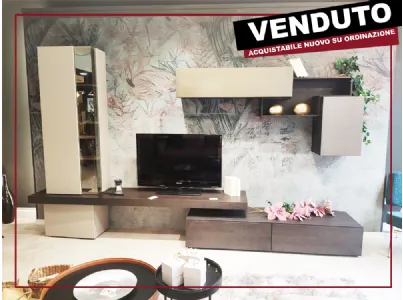  Scheda informativa del prodotto ***POSSIBILITA' DI FINANZIAMENTO***  Parete attrezzata Mobilgam modello Horizon in frassino tinto caffè, laccato opaco tortora, 2 pensili sospesi con frontale in finitura laccato ottone metallizzato Composizione Living mod