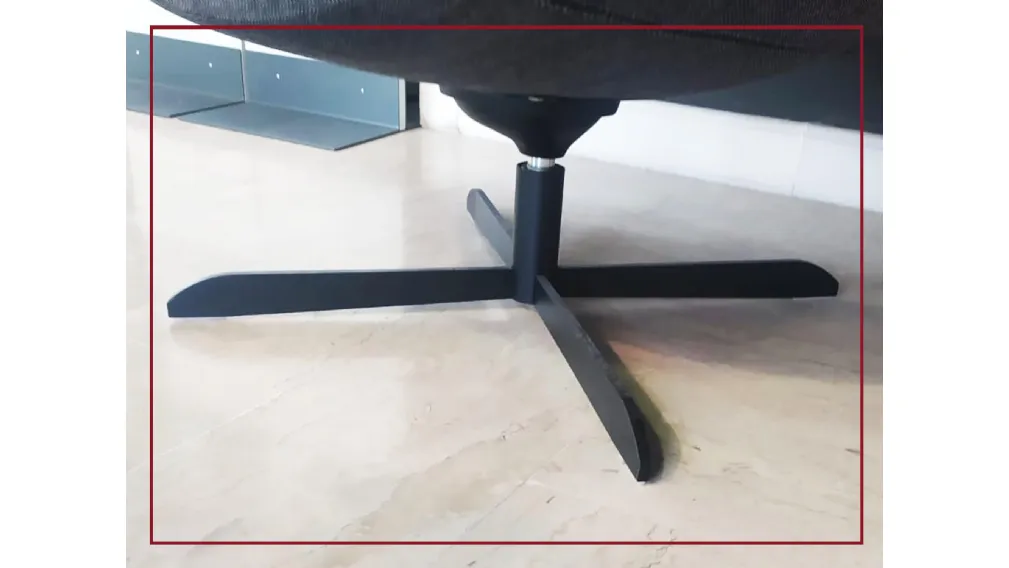  Scheda informativa del prodotto La poltrona Lazy è caratterizzata da una seduta ampia ed accogliente che ti accompagna nei momenti di relax. Il morbido cuscino di seduta e poggiareni adagiato alla scocca in poliuretano schiumato a freddo garantisce un no