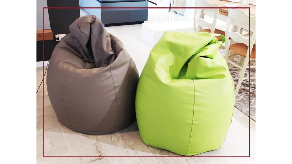 SACCO MOLLI - LA SEGGIOLA Riempi di colore, design e creatività l'arredo della zona living della tua casa, con i pouf sacco Arvid, dotati di rivestimento sfoderabile in ecopelle in varie colorazioni. Un ottimo modo per aggiungere colore all'arredamento e 